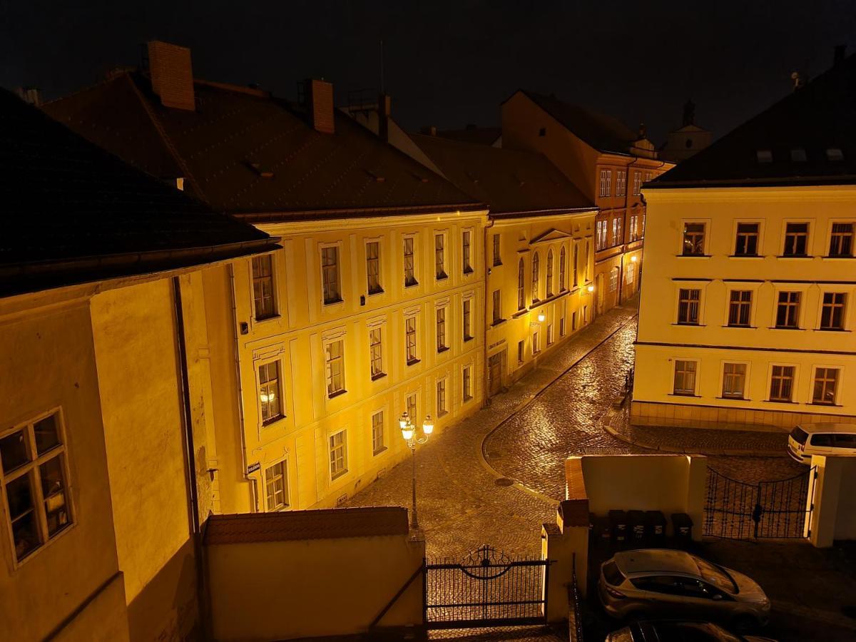 Velke Studio Na Velkem Namesti S Vybavenou Kuchyni Hradec Králové エクステリア 写真